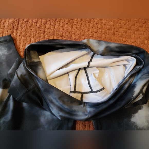 Feed Me Fight Me Chalk Print leggings - Picture 2 of 4